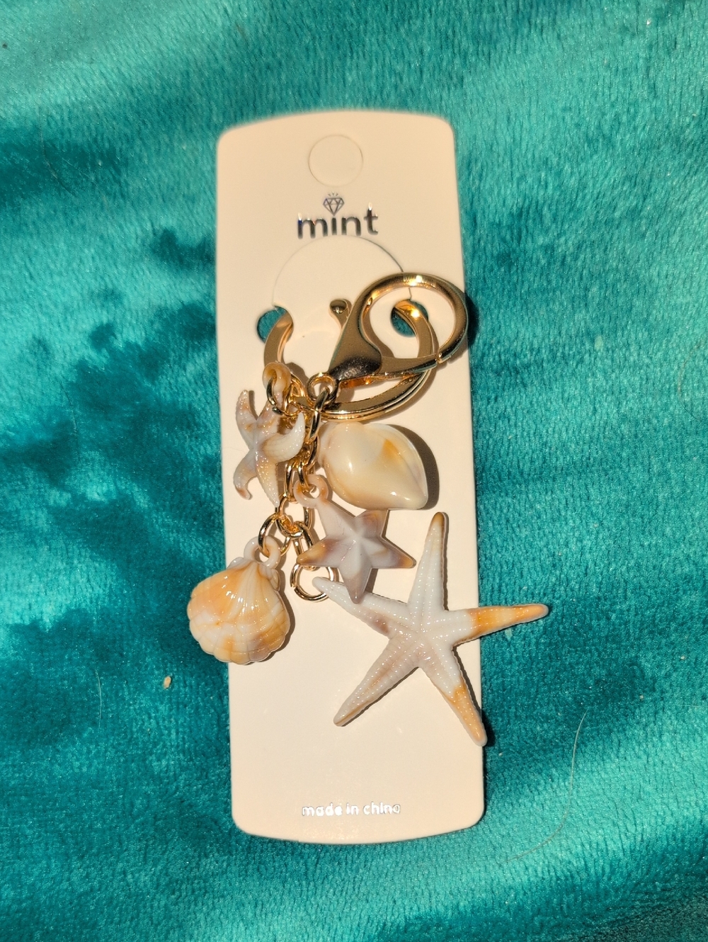 Mint Gold-Tone Beach Charm Keychain with Ivory Shells